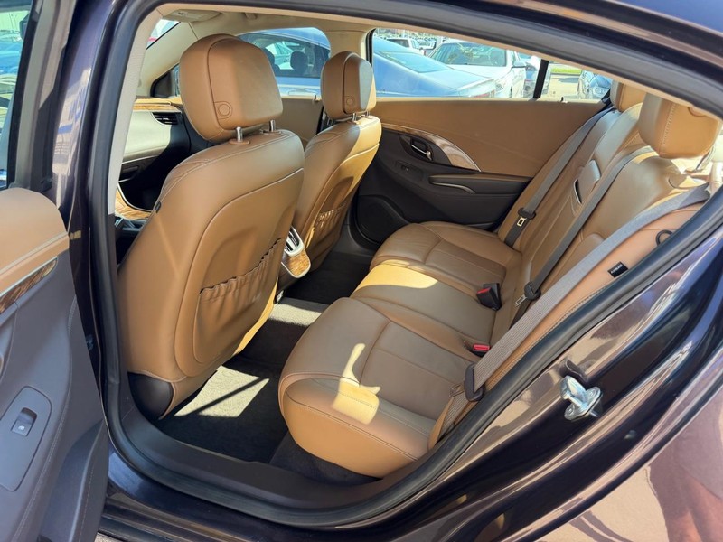 Buick LaCrosse Vehicle Full-screen Gallery Image 08