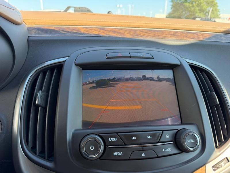 Buick LaCrosse Vehicle Full-screen Gallery Image 20