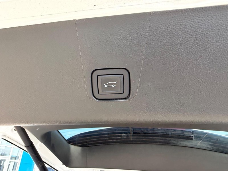 Chevrolet Traverse Vehicle Full-screen Gallery Image 05