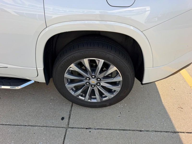 Chevrolet Traverse Vehicle Full-screen Gallery Image 06