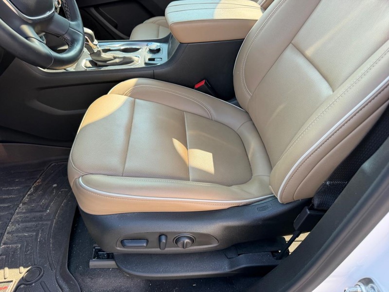 Chevrolet Traverse Vehicle Full-screen Gallery Image 23