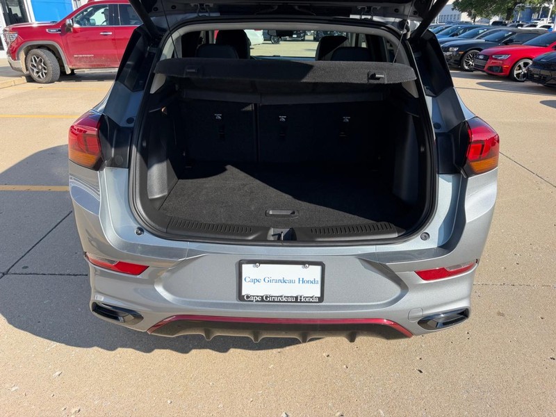 Buick Encore GX Vehicle Full-screen Gallery Image 04