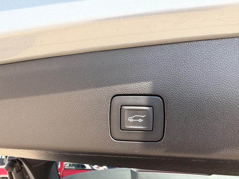 Buick Encore GX Vehicle Full-screen Gallery Image 05
