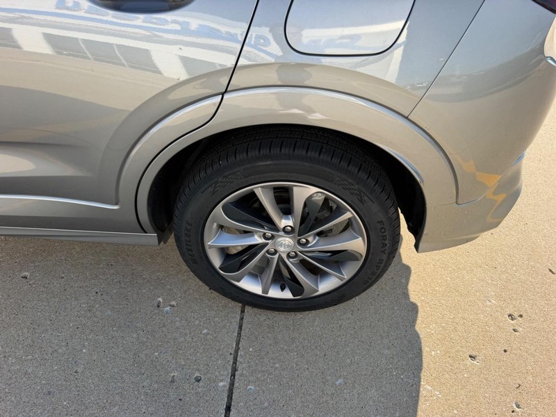 Buick Encore GX Vehicle Full-screen Gallery Image 06