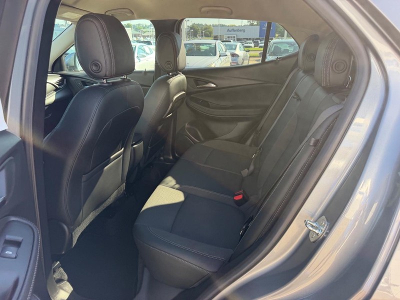 Buick Encore GX Vehicle Full-screen Gallery Image 09
