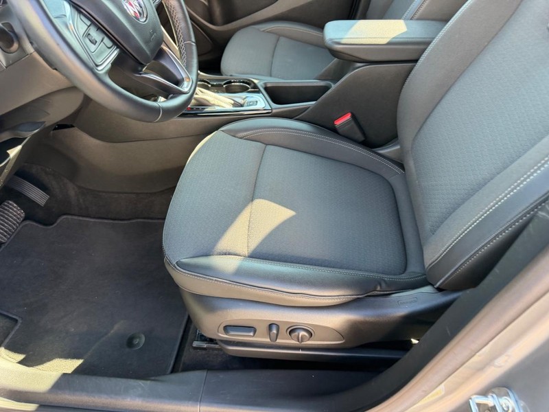 Buick Encore GX Vehicle Full-screen Gallery Image 19