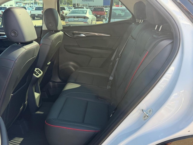 Buick Envision Vehicle Full-screen Gallery Image 09