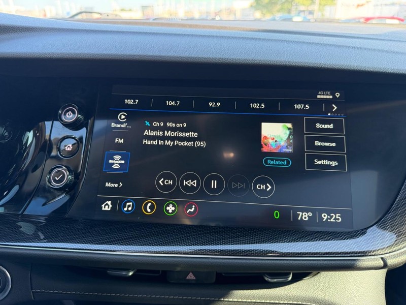 Buick Envision Vehicle Full-screen Gallery Image 15