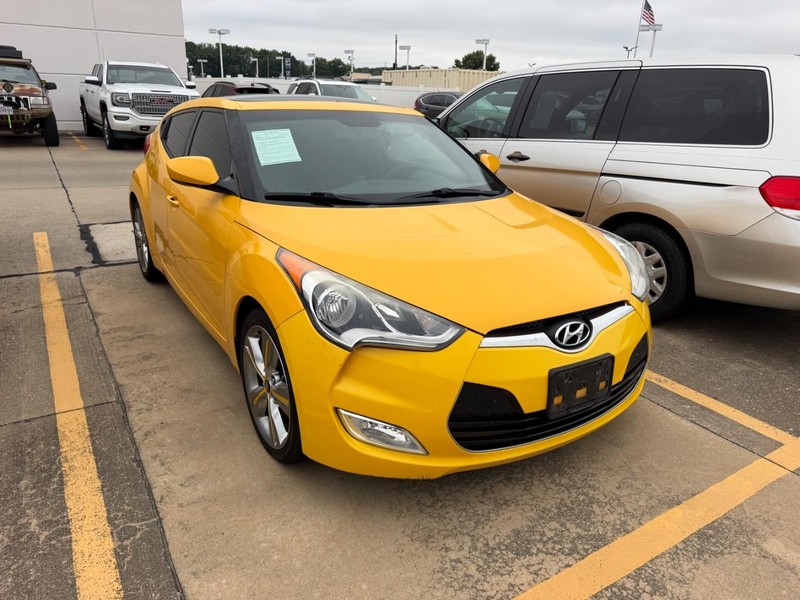 Hyundai Veloster Vehicle Full-screen Gallery Image 02