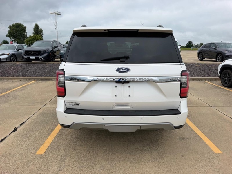 Ford Expedition Max Vehicle Full-screen Gallery Image 03