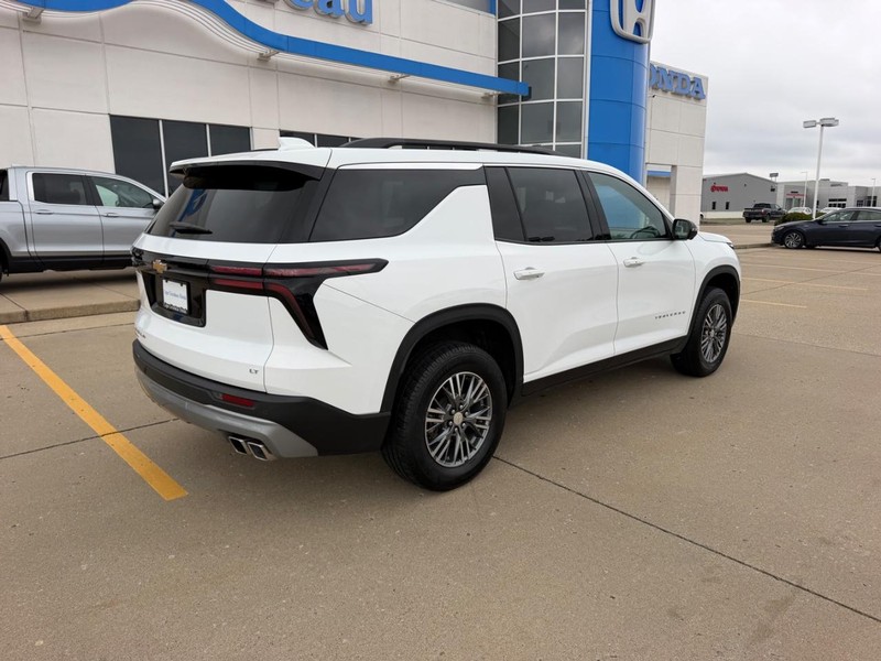Chevrolet Traverse Vehicle Full-screen Gallery Image 02