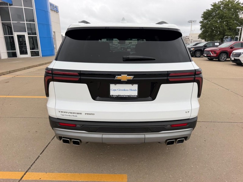 Chevrolet Traverse Vehicle Full-screen Gallery Image 03