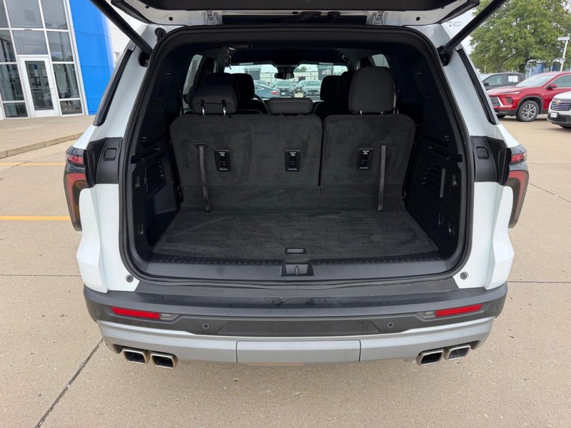 Chevrolet Traverse Vehicle Full-screen Gallery Image 04