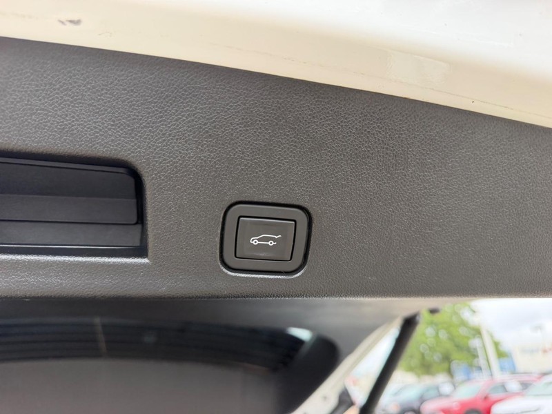 Chevrolet Traverse Vehicle Full-screen Gallery Image 05