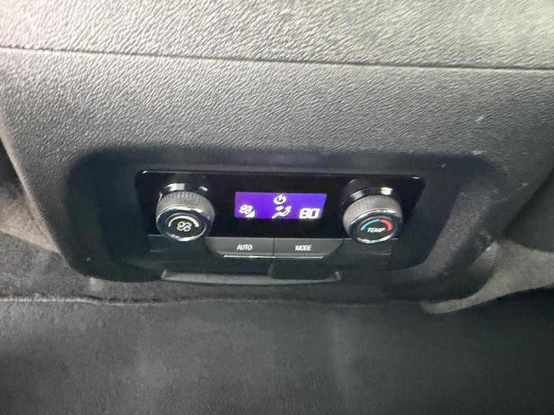 Chevrolet Traverse Vehicle Full-screen Gallery Image 11
