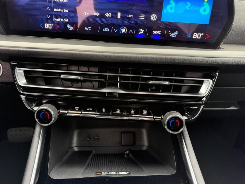 Chevrolet Traverse Vehicle Full-screen Gallery Image 18