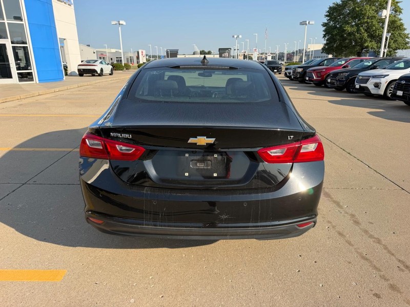 Chevrolet Malibu Vehicle Full-screen Gallery Image 03