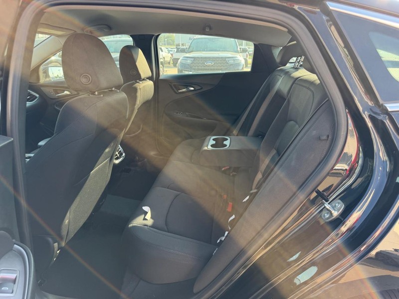 Chevrolet Malibu Vehicle Full-screen Gallery Image 08
