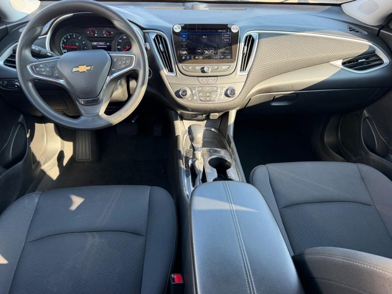 Chevrolet Malibu Vehicle Full-screen Gallery Image 09