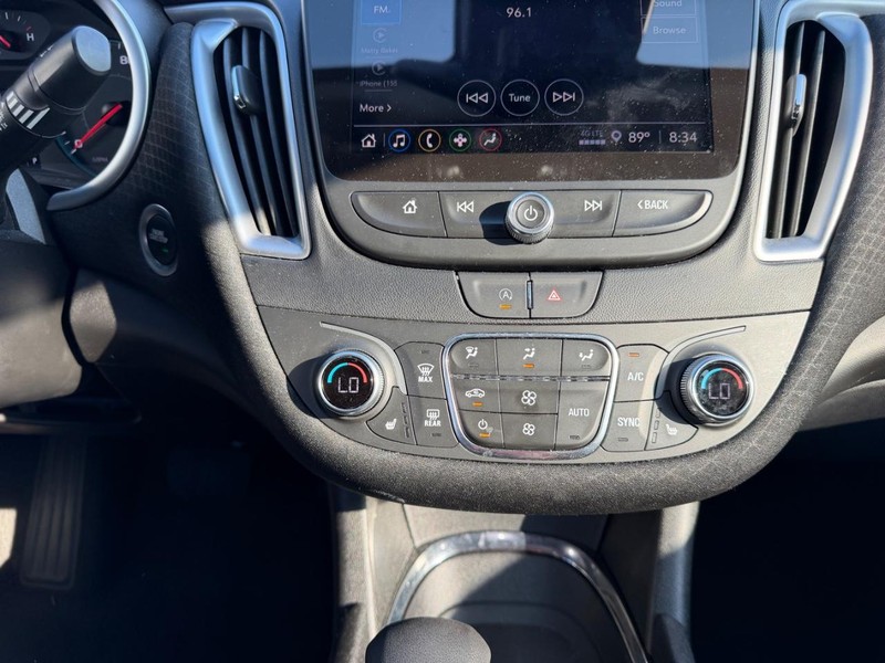 Chevrolet Malibu Vehicle Full-screen Gallery Image 14