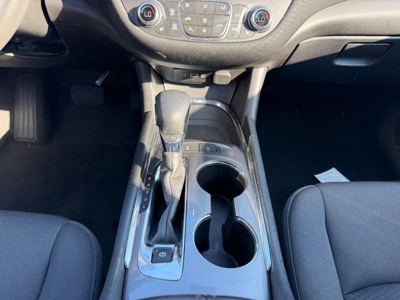Chevrolet Malibu Vehicle Full-screen Gallery Image 15