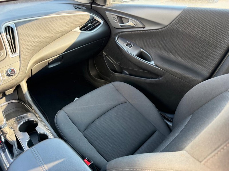 Chevrolet Malibu Vehicle Full-screen Gallery Image 16