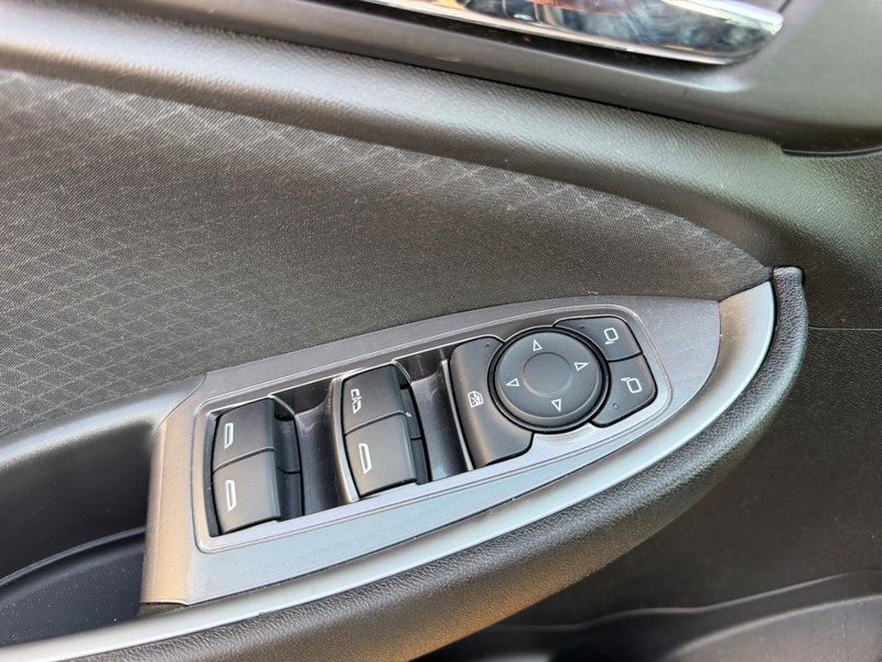 Chevrolet Malibu Vehicle Full-screen Gallery Image 17