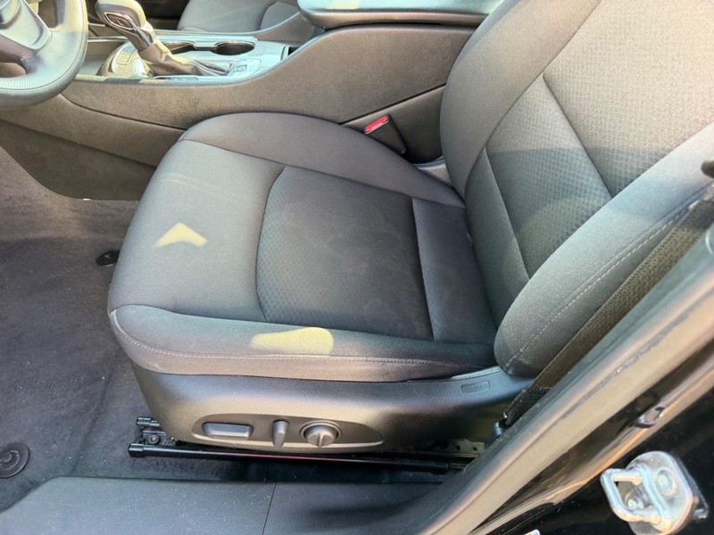 Chevrolet Malibu Vehicle Full-screen Gallery Image 18