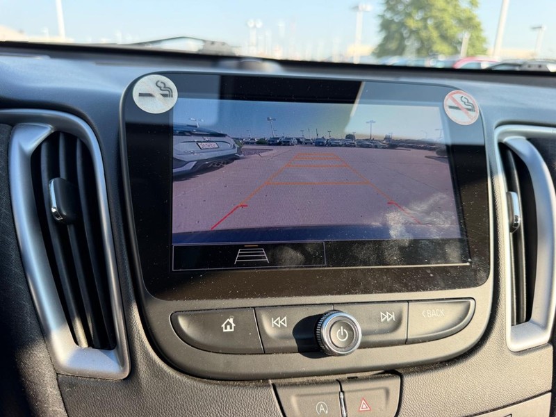 Chevrolet Malibu Vehicle Full-screen Gallery Image 20