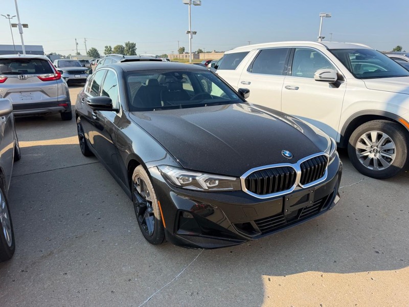 BMW 3 Series Vehicle Full-screen Gallery Image 02