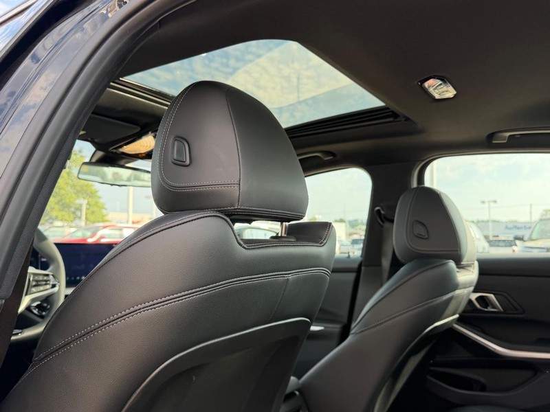 BMW 3 Series Vehicle Full-screen Gallery Image 10