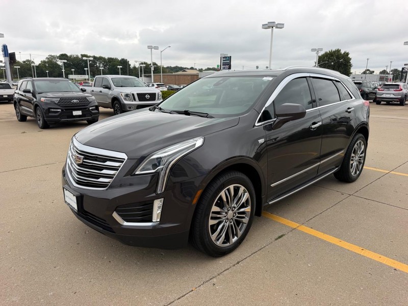 Cadillac XT5 Vehicle Full-screen Gallery Image 07