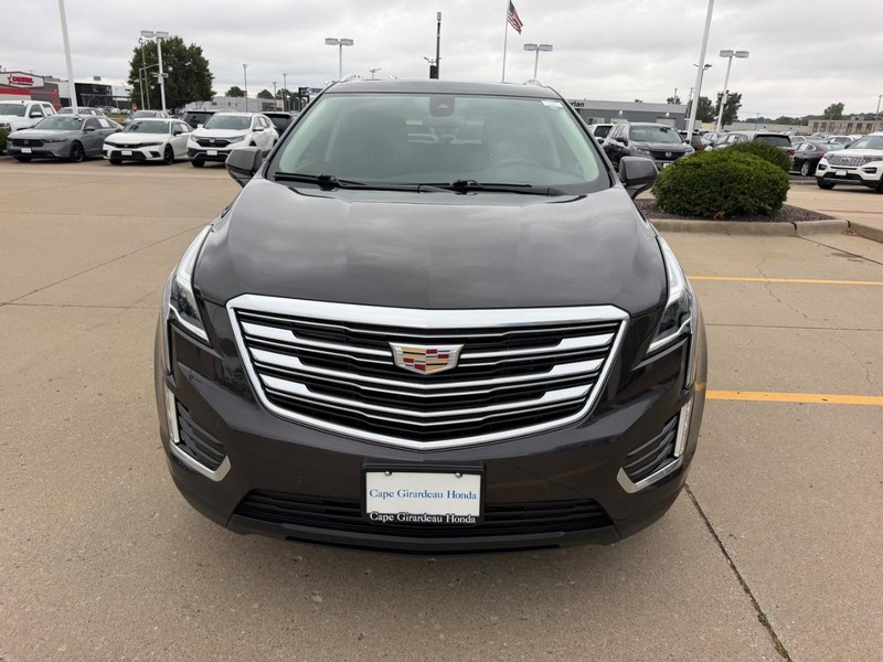 Cadillac XT5 Vehicle Full-screen Gallery Image 08