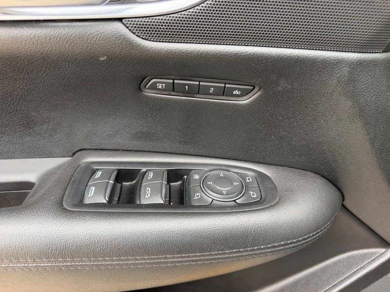 Cadillac XT5 Vehicle Full-screen Gallery Image 20