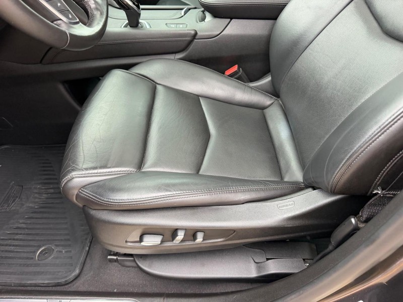 Cadillac XT5 Vehicle Full-screen Gallery Image 21