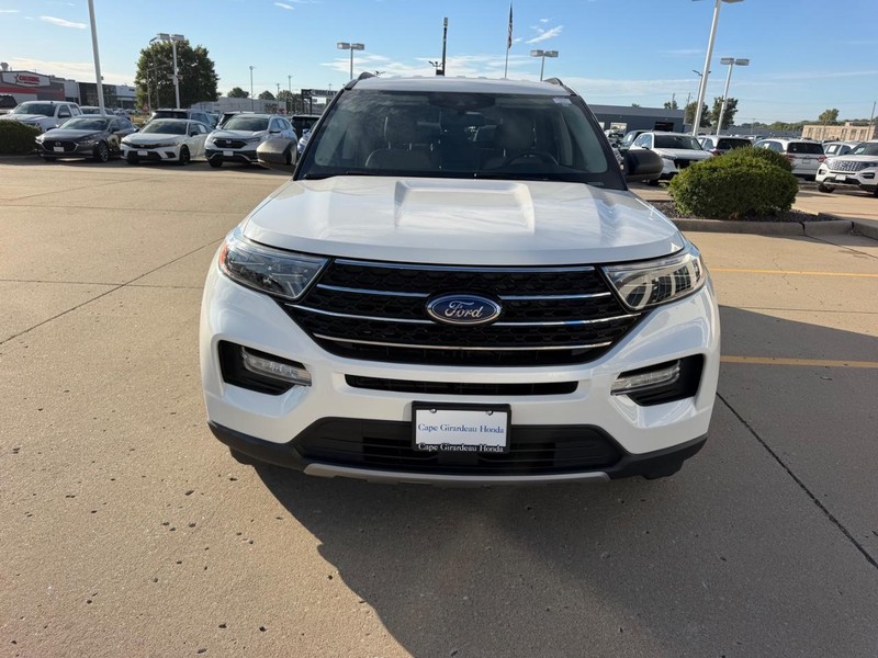Ford Explorer Vehicle Full-screen Gallery Image 08