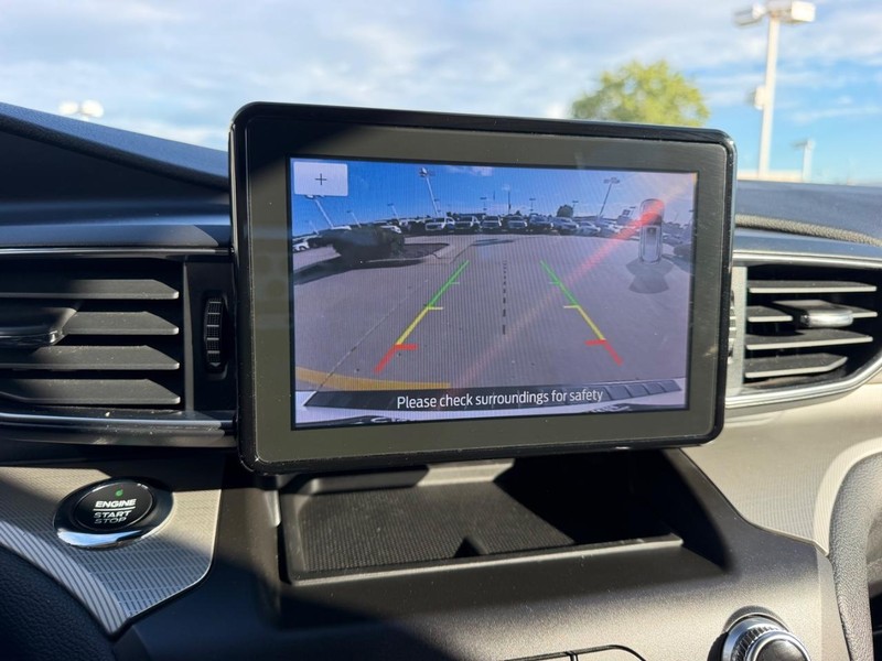 Ford Explorer Vehicle Full-screen Gallery Image 23