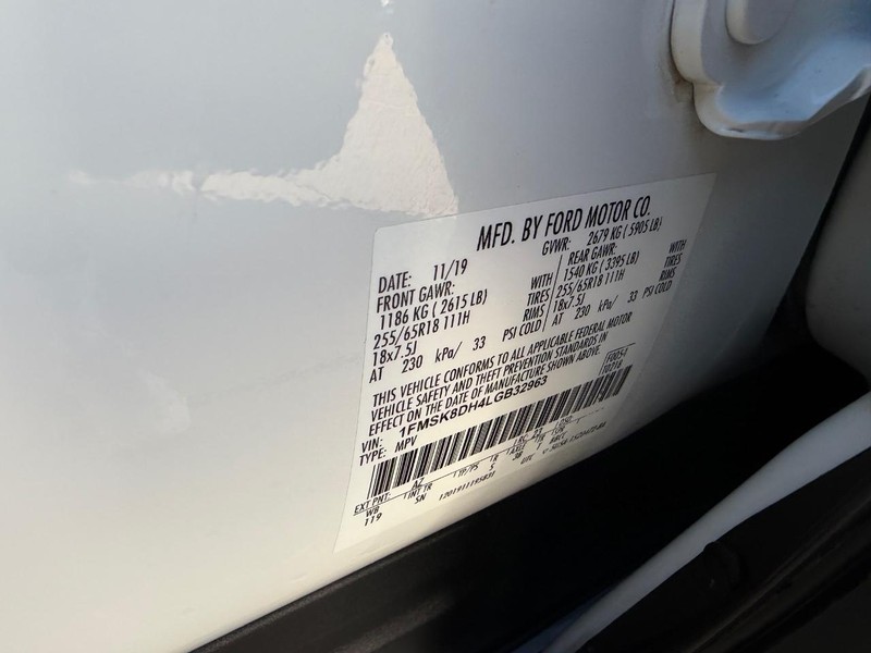 Ford Explorer Vehicle Full-screen Gallery Image 24