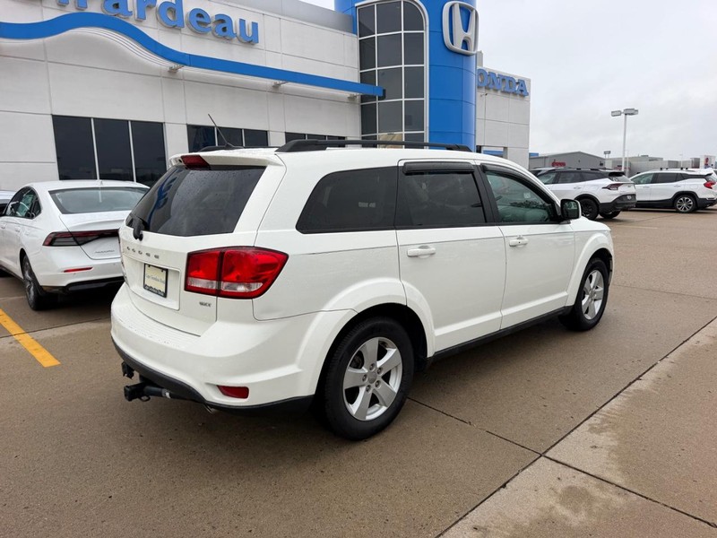 Dodge Journey Vehicle Full-screen Gallery Image 02