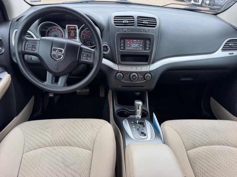 Dodge Journey Vehicle Full-screen Gallery Image 10