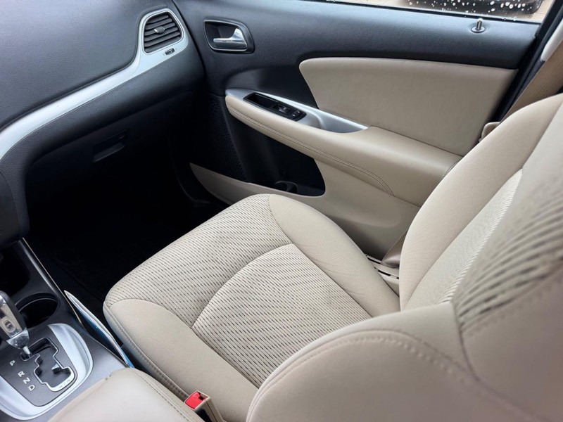 Dodge Journey Vehicle Full-screen Gallery Image 17