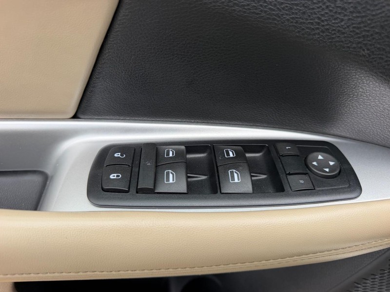 Dodge Journey Vehicle Full-screen Gallery Image 18