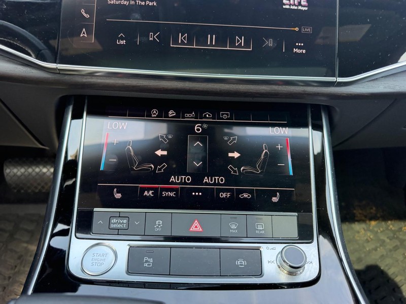 Audi Q7 Vehicle Full-screen Gallery Image 17