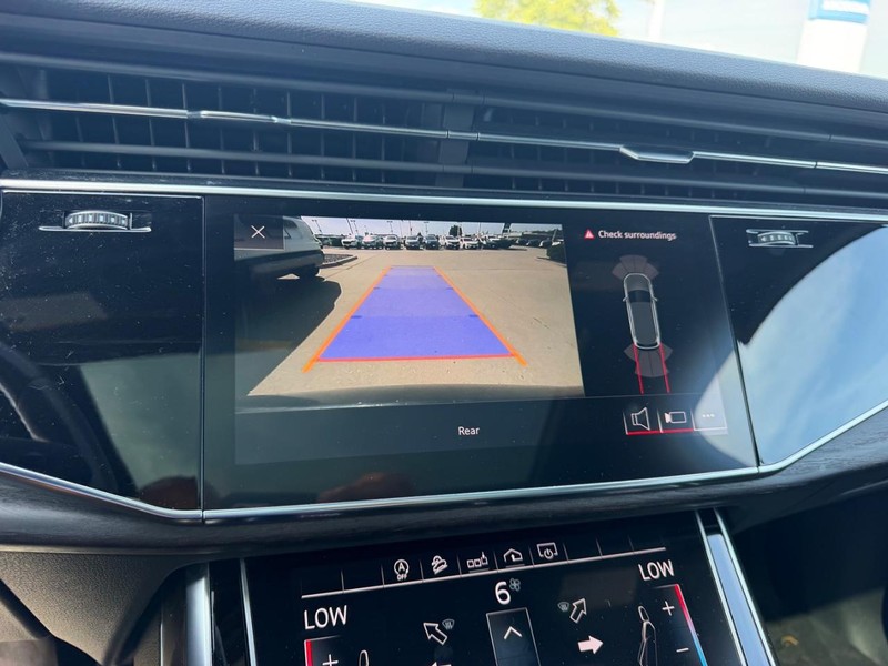 Audi Q7 Vehicle Full-screen Gallery Image 23