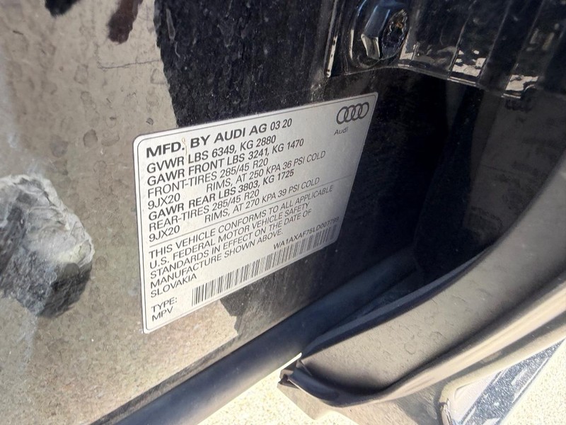 Audi Q7 Vehicle Full-screen Gallery Image 24