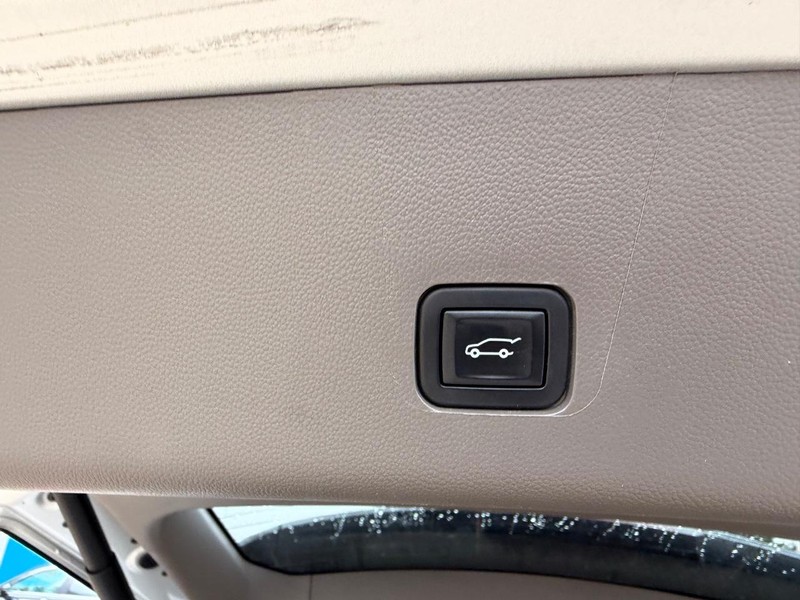 Chevrolet Traverse Vehicle Full-screen Gallery Image 05