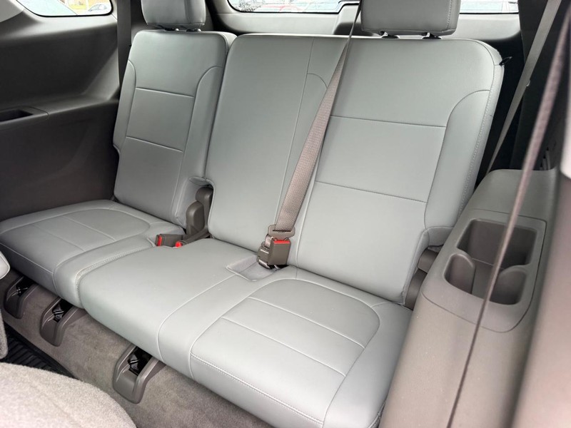 Chevrolet Traverse Vehicle Full-screen Gallery Image 09