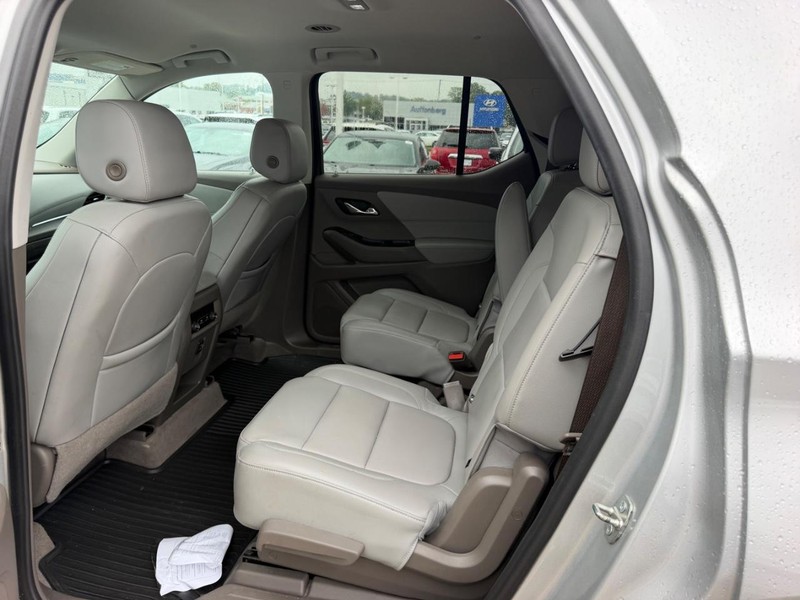 Chevrolet Traverse Vehicle Full-screen Gallery Image 10