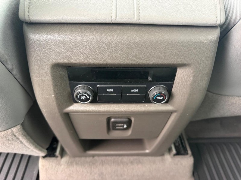 Chevrolet Traverse Vehicle Full-screen Gallery Image 11