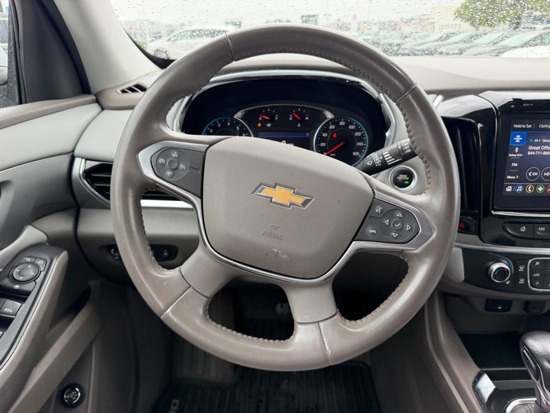 Chevrolet Traverse Vehicle Full-screen Gallery Image 13
